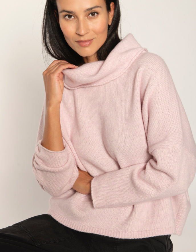 Vetono Cropped Oversized Sweater in Powder Pink