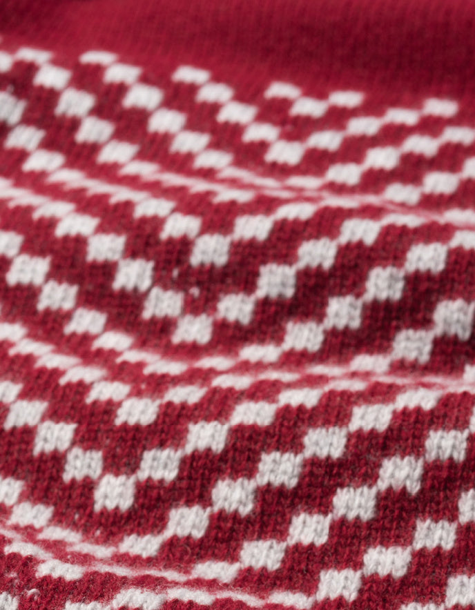 Heidekonigin Zig Zag Pullover in Berry and Winter White