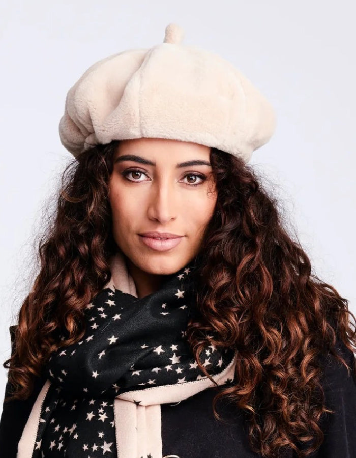 Pia Rossini Morgan Beret in Biege
