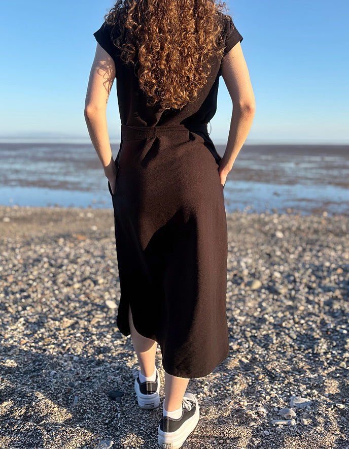 woman wearing black midi length shirt dress