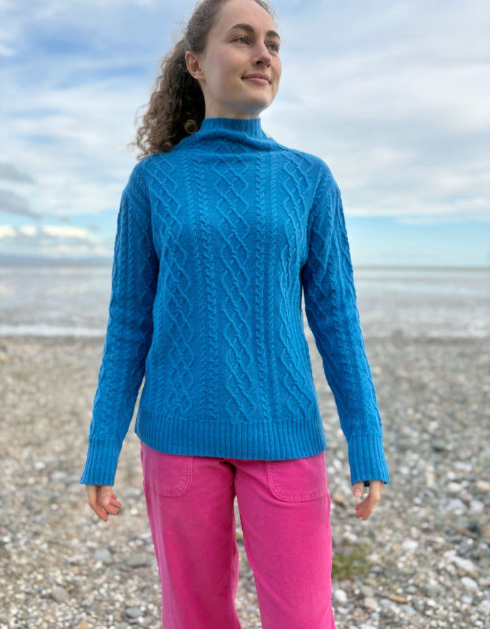 Heidekonigin Turtle Neck with Cables in Sky Blue