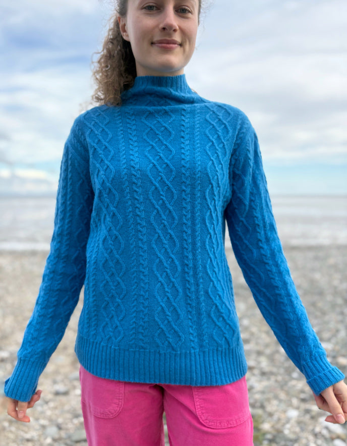 Heidekonigin Turtle Neck with Cables in Sky Blue