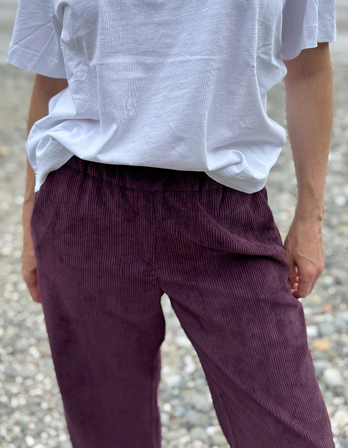 MAC Cropped Chaira in Aubergine Fluid Corduroy