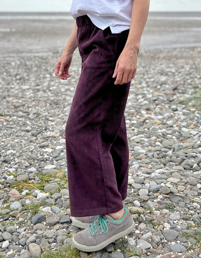 MAC Cropped Chaira in Aubergine Fluid Corduroy