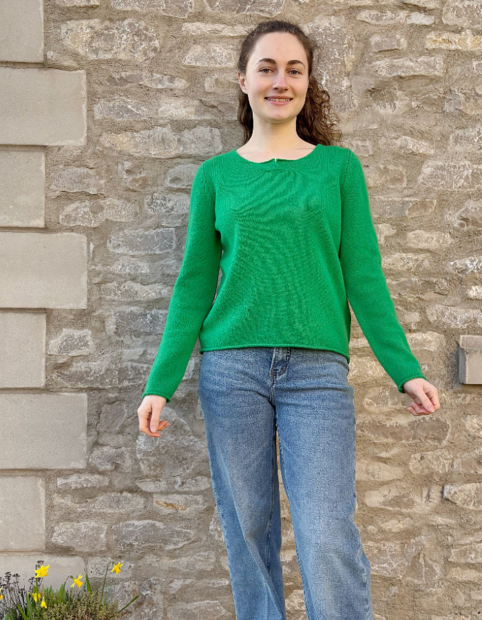pool table green short boxy woollen sweater with round neckline and long sleeves, made from merino lambswool