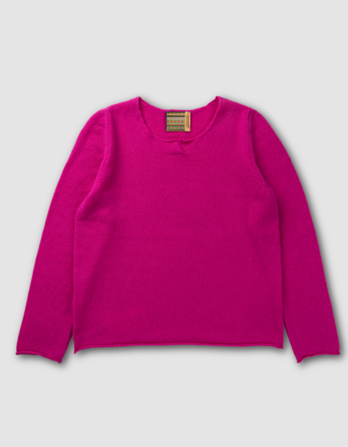 honesty pink short boxy woollen sweater with round neckline and long sleeves, made from merino lambswool