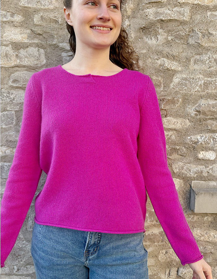 honesty pink short boxy woollen sweater with round neckline and long sleeves, made from merino lambswool