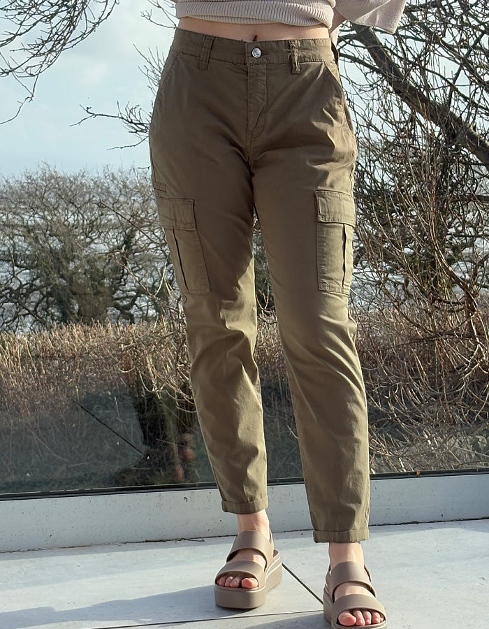 MAC Rich Cargos in Martini Olive