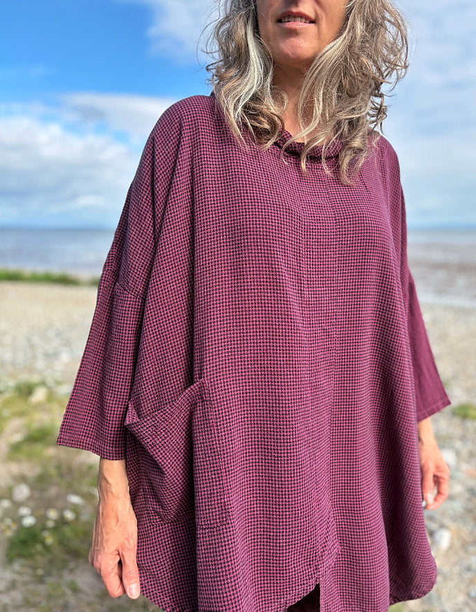 woman wearing oversized purple burgundy tunic and lantern shaped trousers
