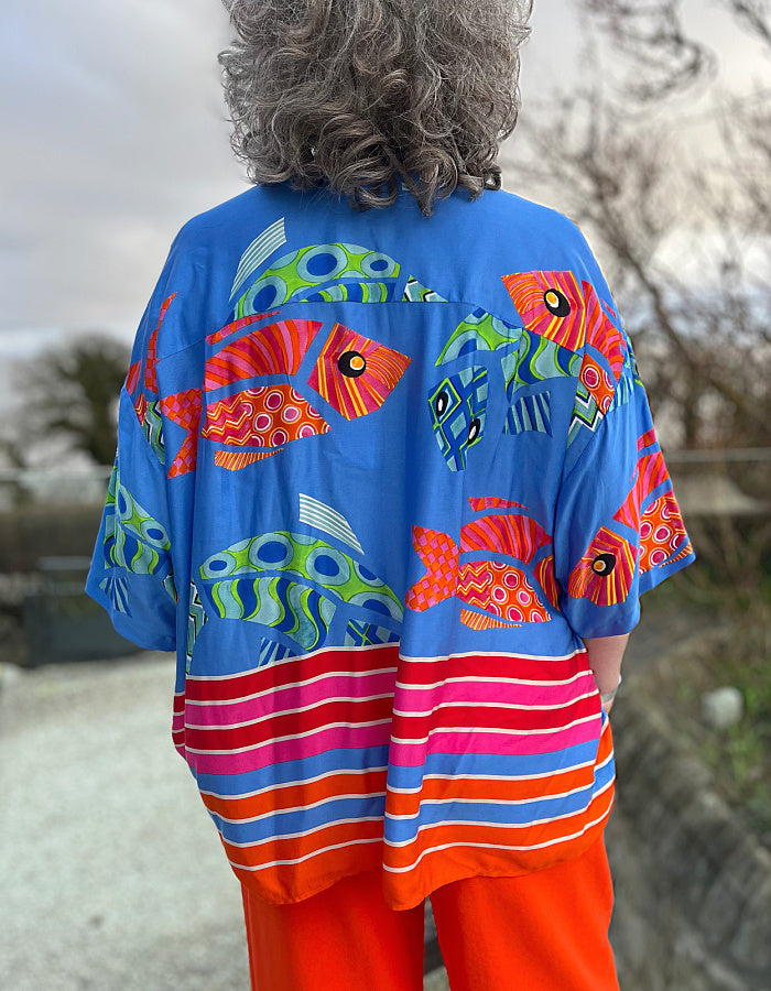 oversized viscose summer shirt with elbow length sleeves and simple round collar with hot colours and an abstract fish print