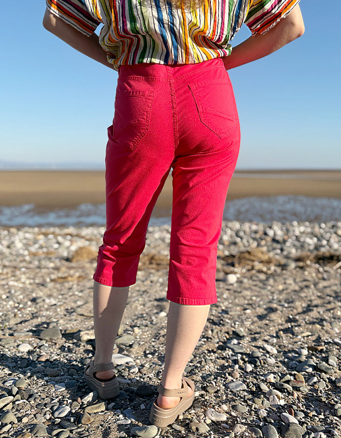 red cotton capri trousers