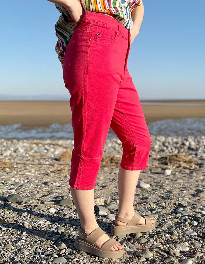 red cotton capri trousers
