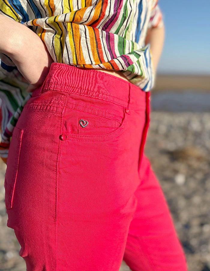 red cotton capri trousers