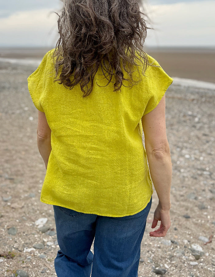 yellow linen v neck top with capped sleeves