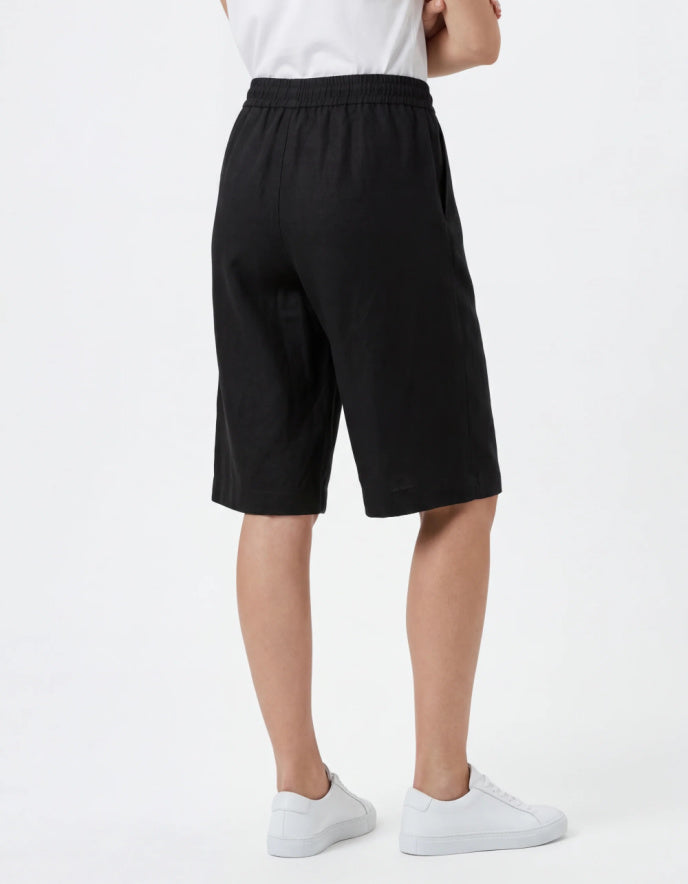 black linen blend Bermuda shorts with elasticated waist