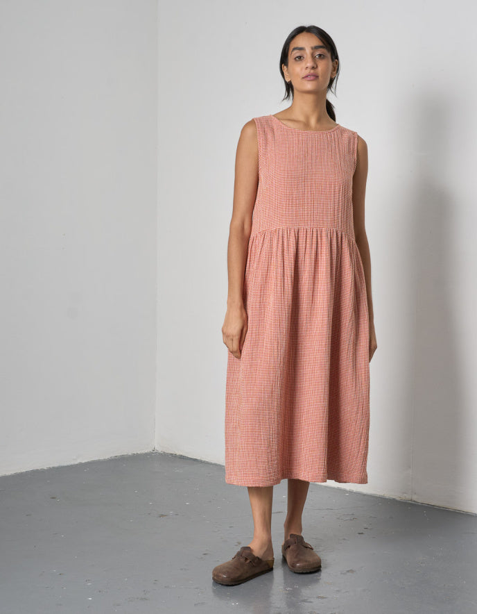 woman wearing sleeveless orange check bubble dress
