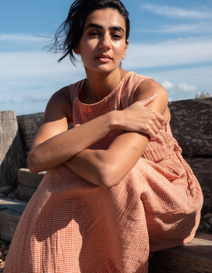 woman wearing sleeveless orange check bubble dress