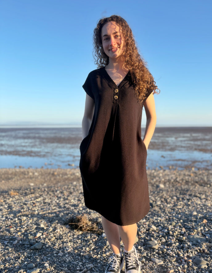 woman wearing little black dress 