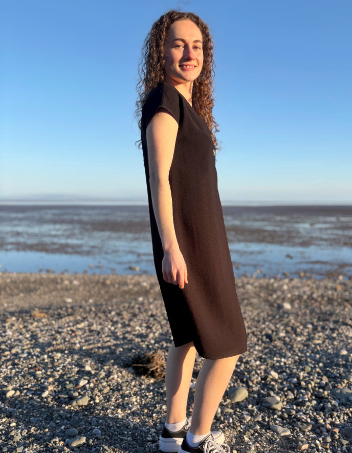 woman wearing little black dress 