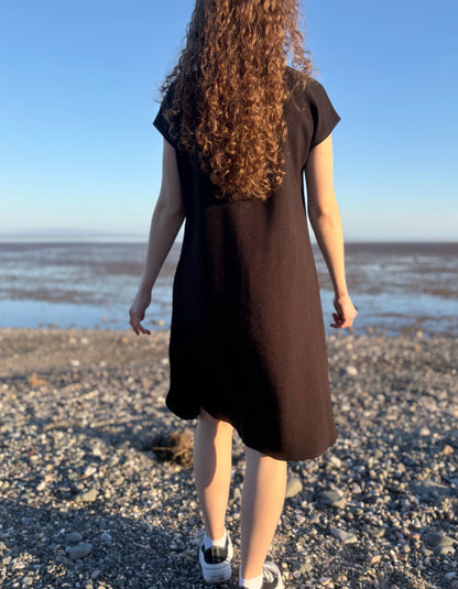 woman wearing little black dress 