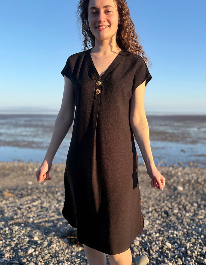 woman wearing little black dress 