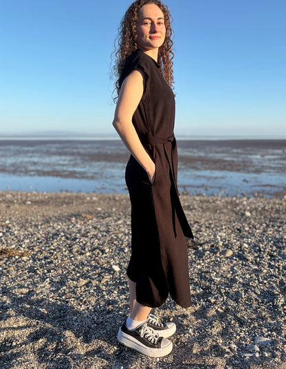 woman wearing black midi length shirt dress