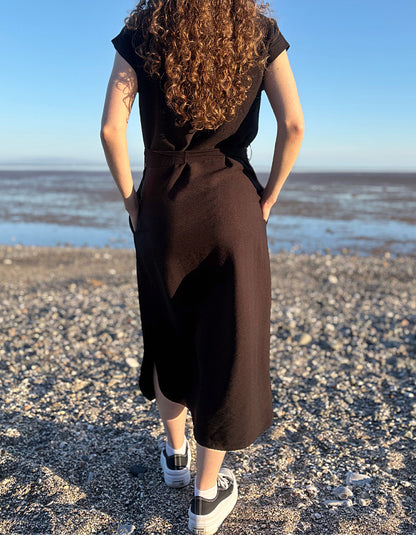 woman wearing black midi length shirt dress