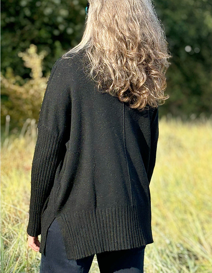 wool free, swing shape black cowl neck sweater