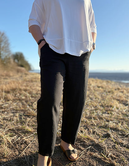 Vetono Slim Leg Linen Trousers in Black