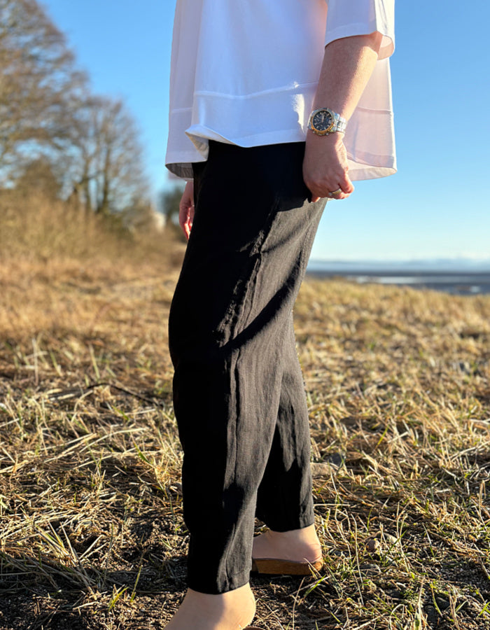 Vetono Slim Leg Linen Trousers in Black