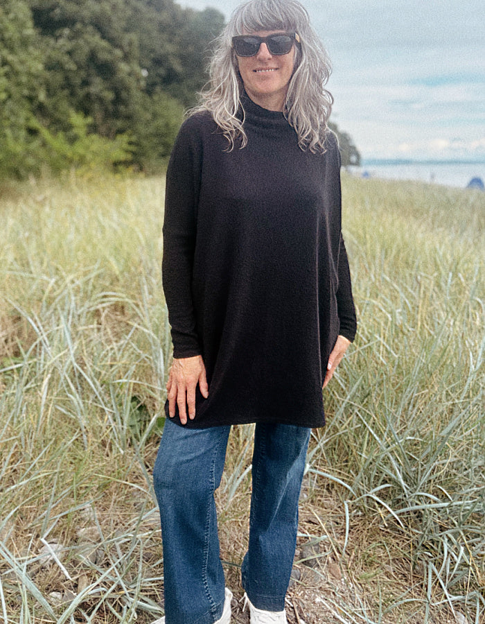 Neirami Luxury Fleece Turtleneck Tunic in Black