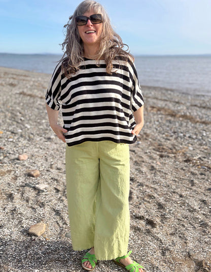 black and white striped tee 