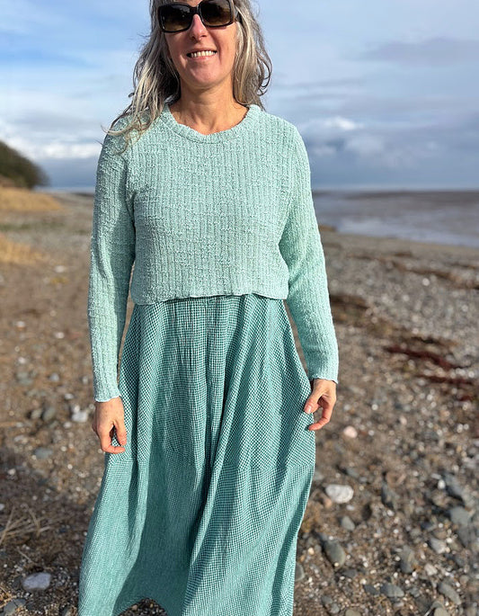Cut Loose Curved Crop Top in Fountain
