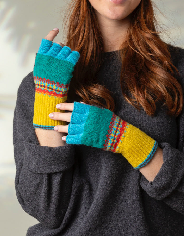 Eribe Alloa Fingerless Gloves in Calla