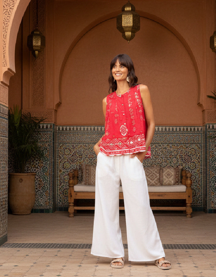 woman wearing red cotton sleeveless top in temple