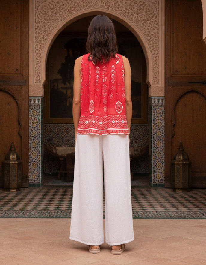 woman wearing red cotton sleeveless top in temple
