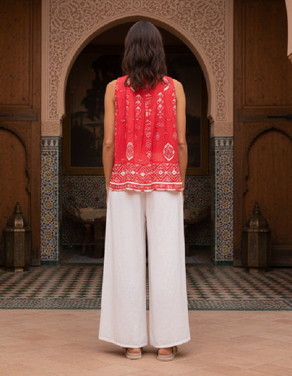 woman wearing red cotton sleeveless top in temple