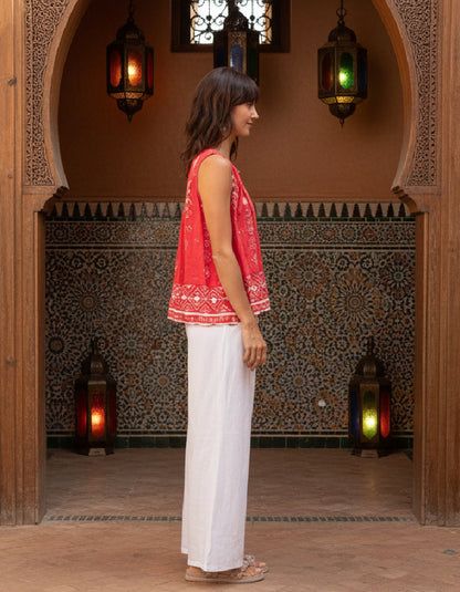woman wearing red cotton sleeveless top in temple