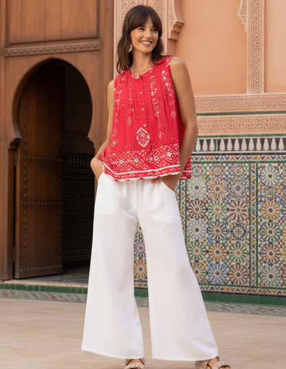 woman wearing red cotton sleeveless top in temple