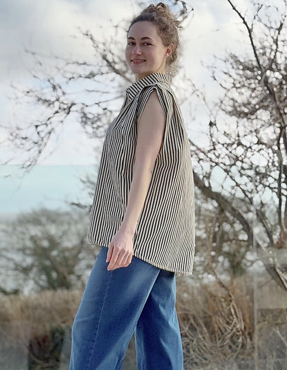 black and white striped sleeveless shirt ion cotton seersucker fabric with an oversized fit