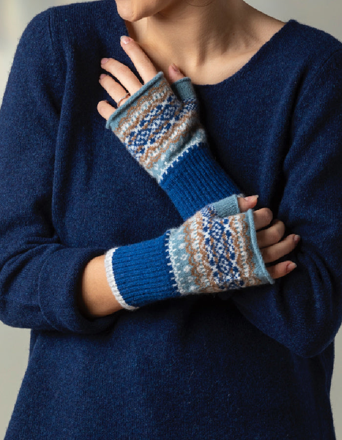 Eribe Alloa Fair Isle Open Mitts in Dew