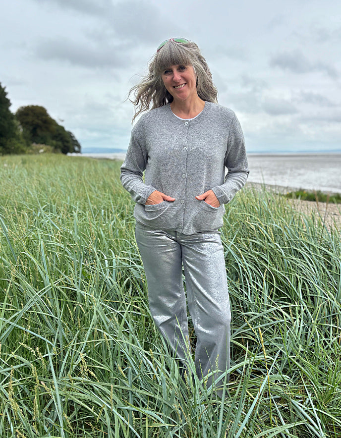 woman wearing great cashmere blend grey cardigan with silver jeans