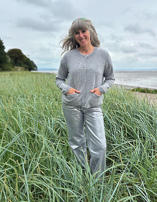 woman wearing great cashmere blend grey cardigan with silver jeans