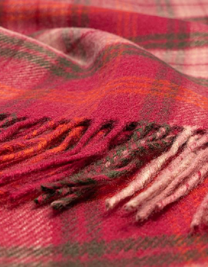 Lochcarron Lamswool Scarf in Hunting Rose