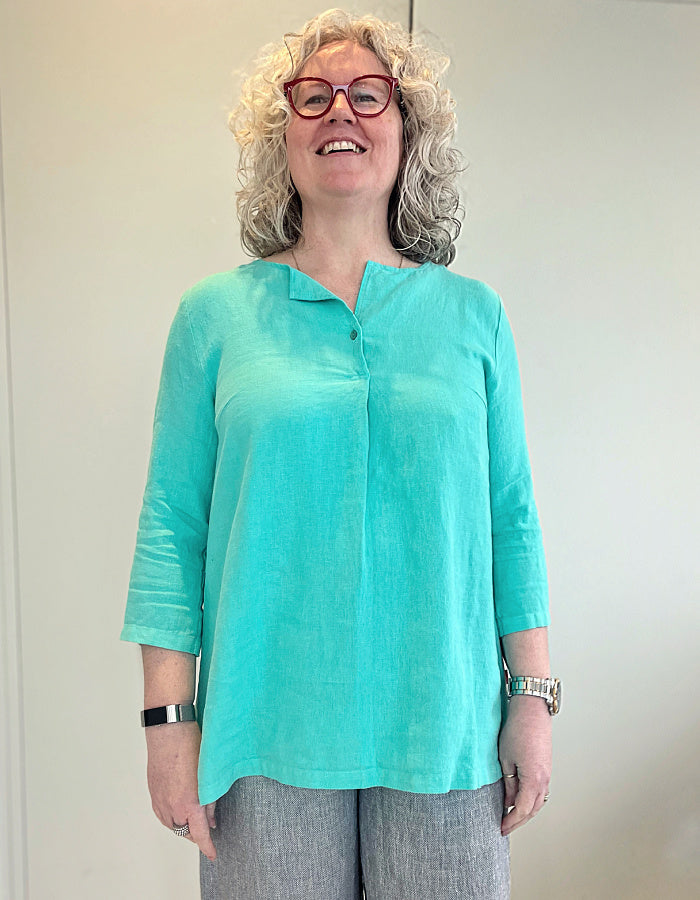 aquamarine linen tunic shirt with 1 button at the neckline and front pleat