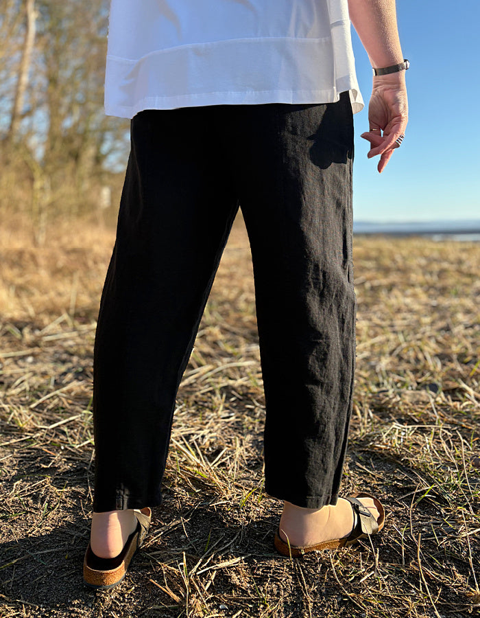 Vetono Slim Leg Linen Trousers in Black