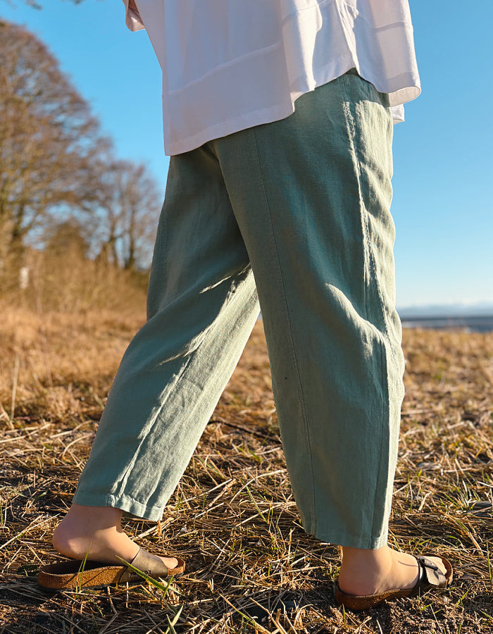 Vetono Slim Linen Trousers in Rosemary