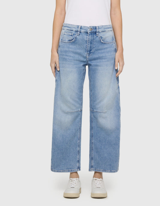 vintage light blue washed barrel jeans