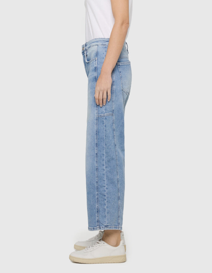 vintage light blue washed barrel jeans
