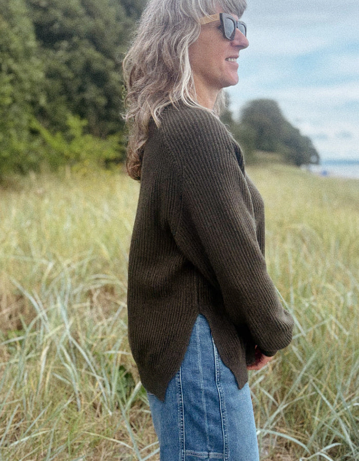 Neirami Ribbed Sweater in Olive